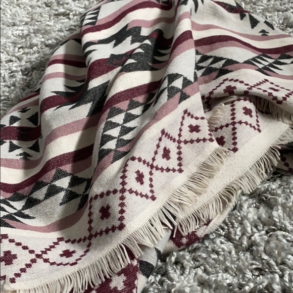 Super soft shawl - Picture 3 of 4